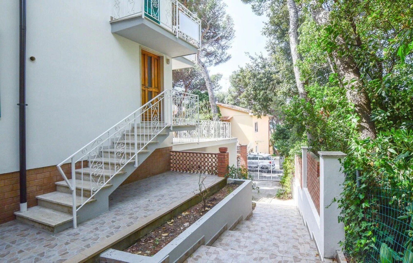 Beautiful Apartment in Rosignano Solvay-casti With Wifi and 2 Bedrooms