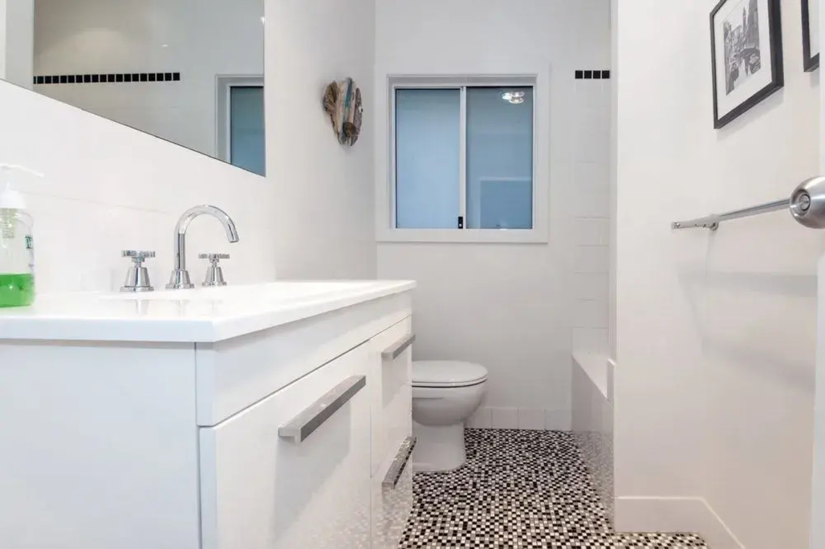 Christmas Bush Avenue No.11