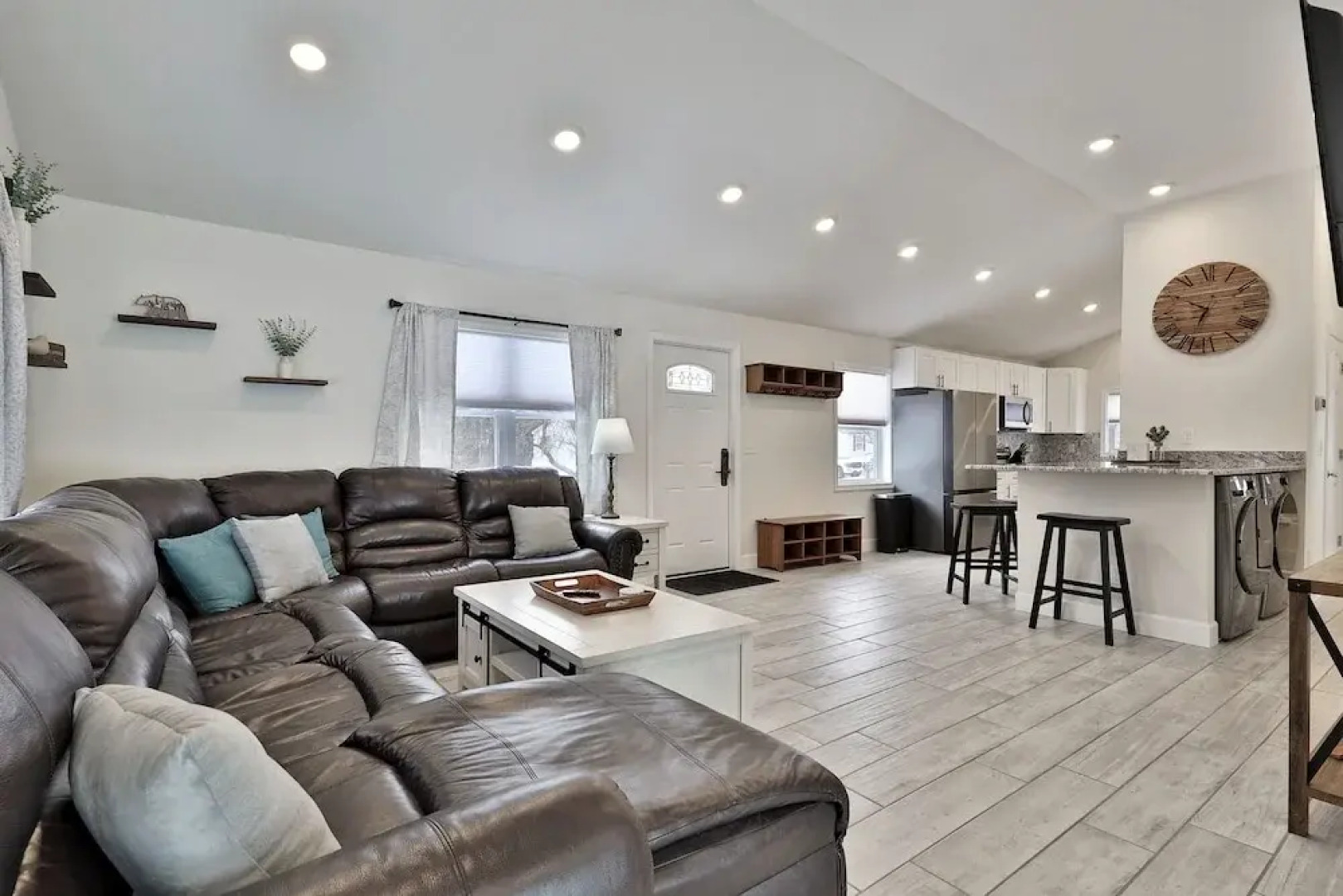 Rutland's Hidden Gem: 2 Br/1ba Renovated Home Close To Everything 2 Bedroom Home