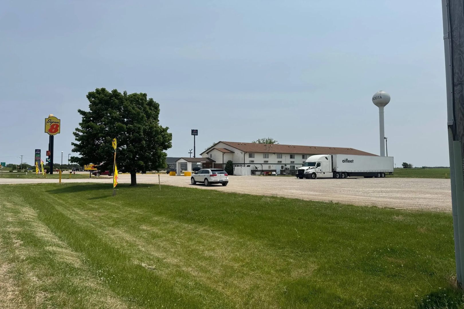 Super 8 by Wyndham Mendota I-39