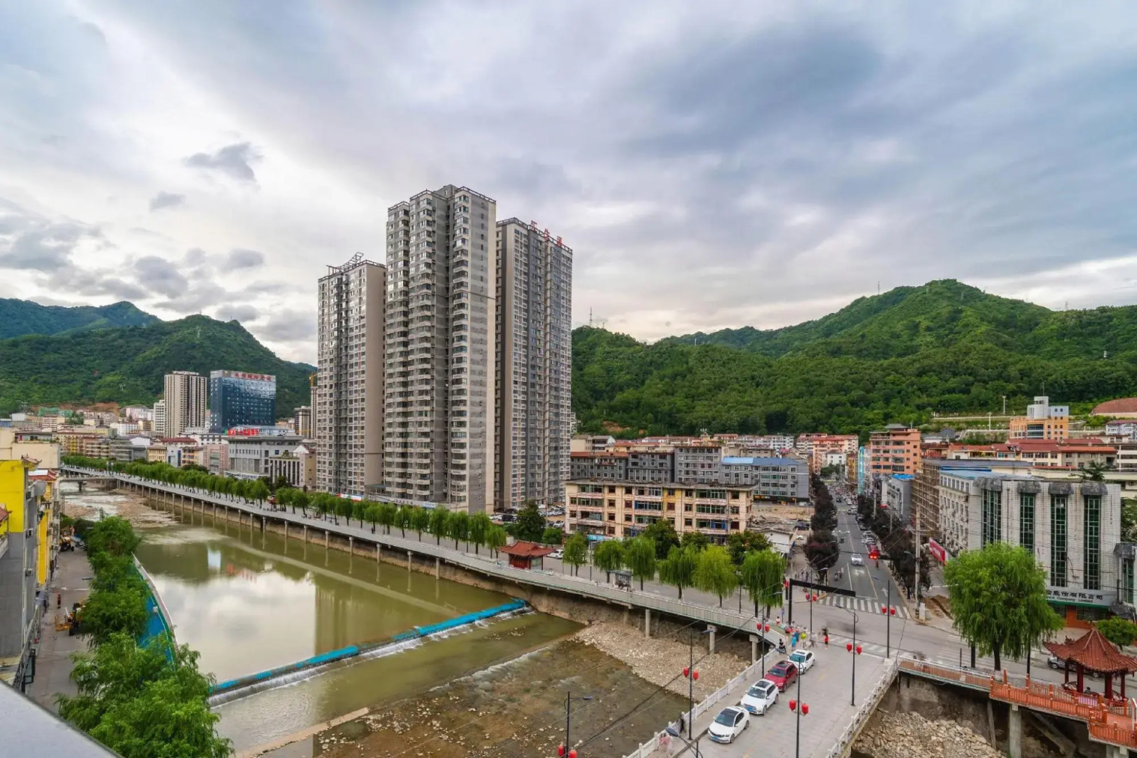 Yayue Hotel (Shangluo Yishui Jinyang Unit Shop)