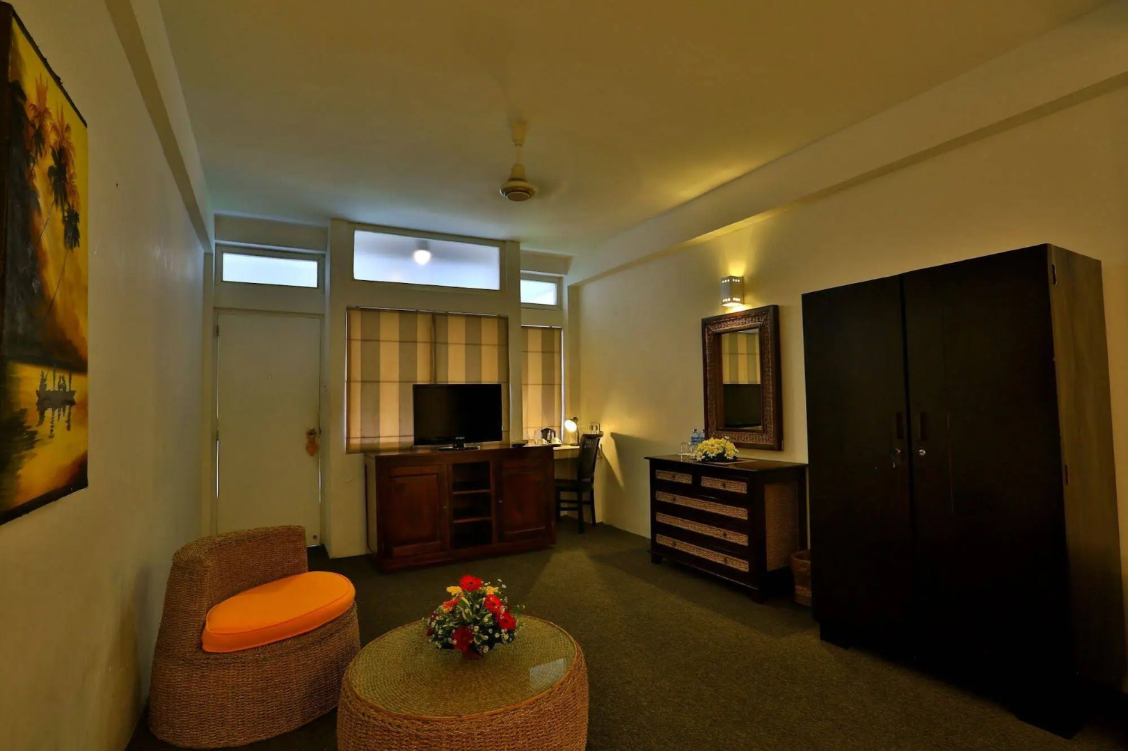 St. Lachlan Hotel & Suites