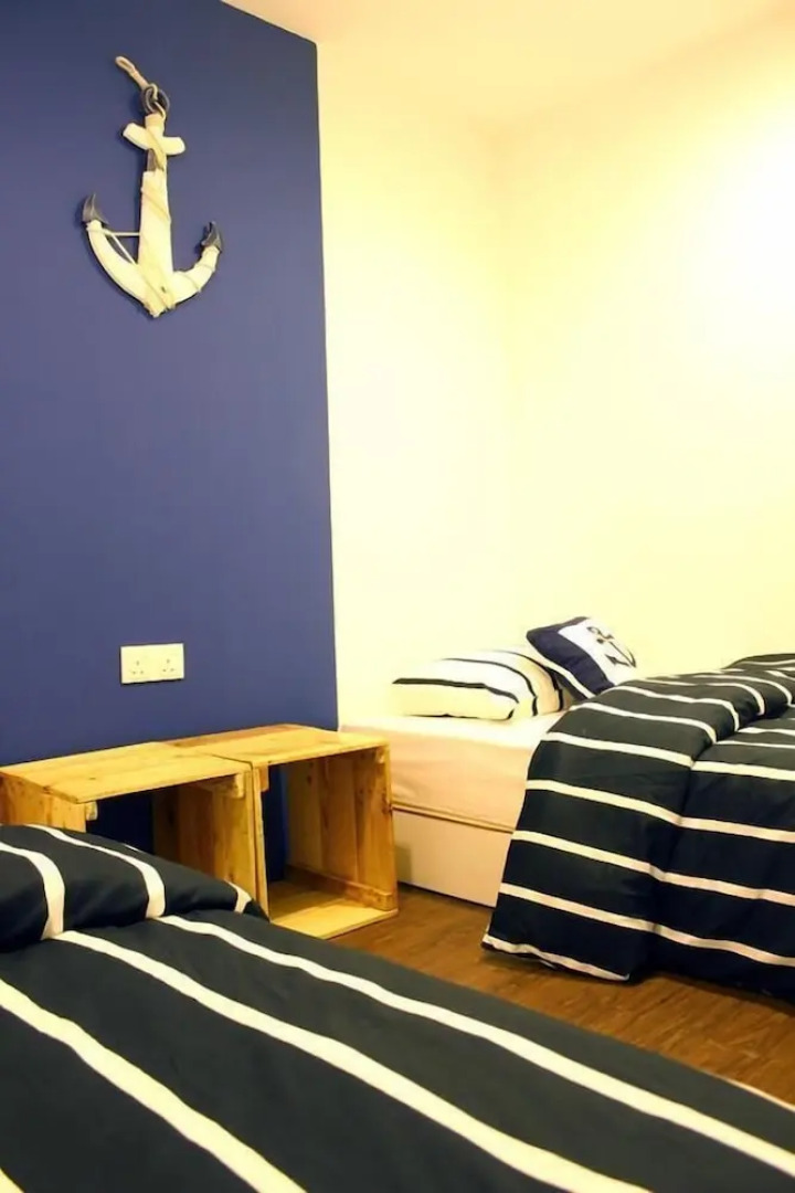 Roof Talk Theme Hostel