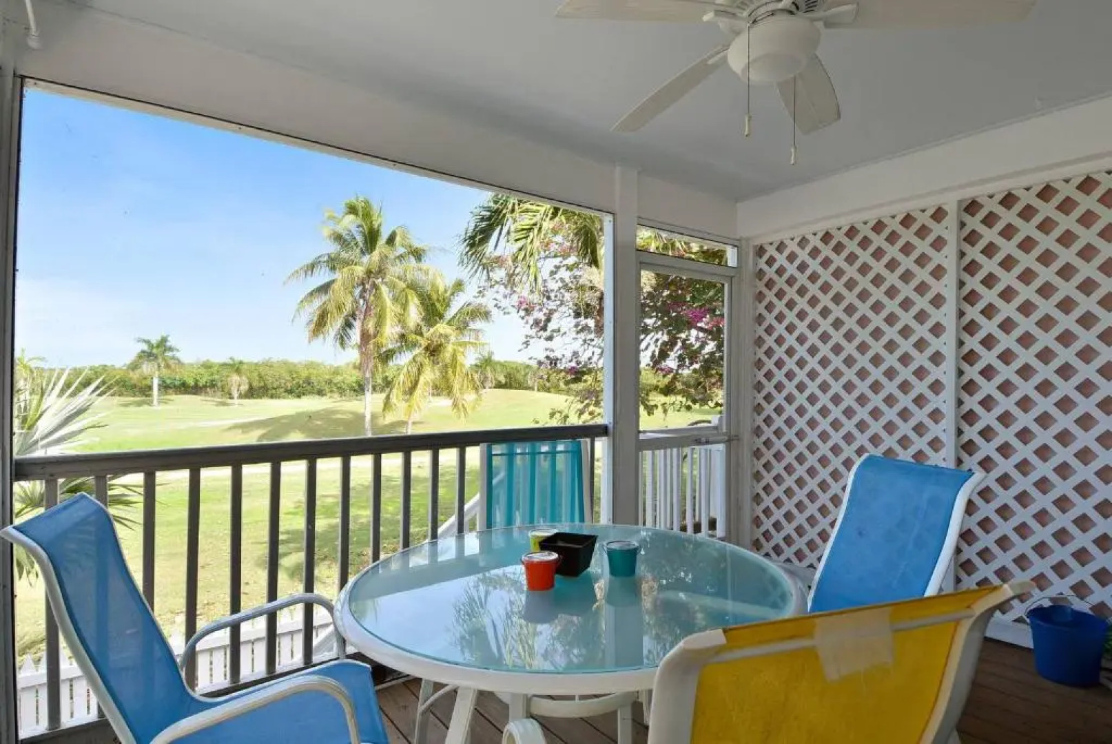 Coral Breeze by Avantstay Close to Beach w/ Balcony & Shared Pool! Month Long Stays Only