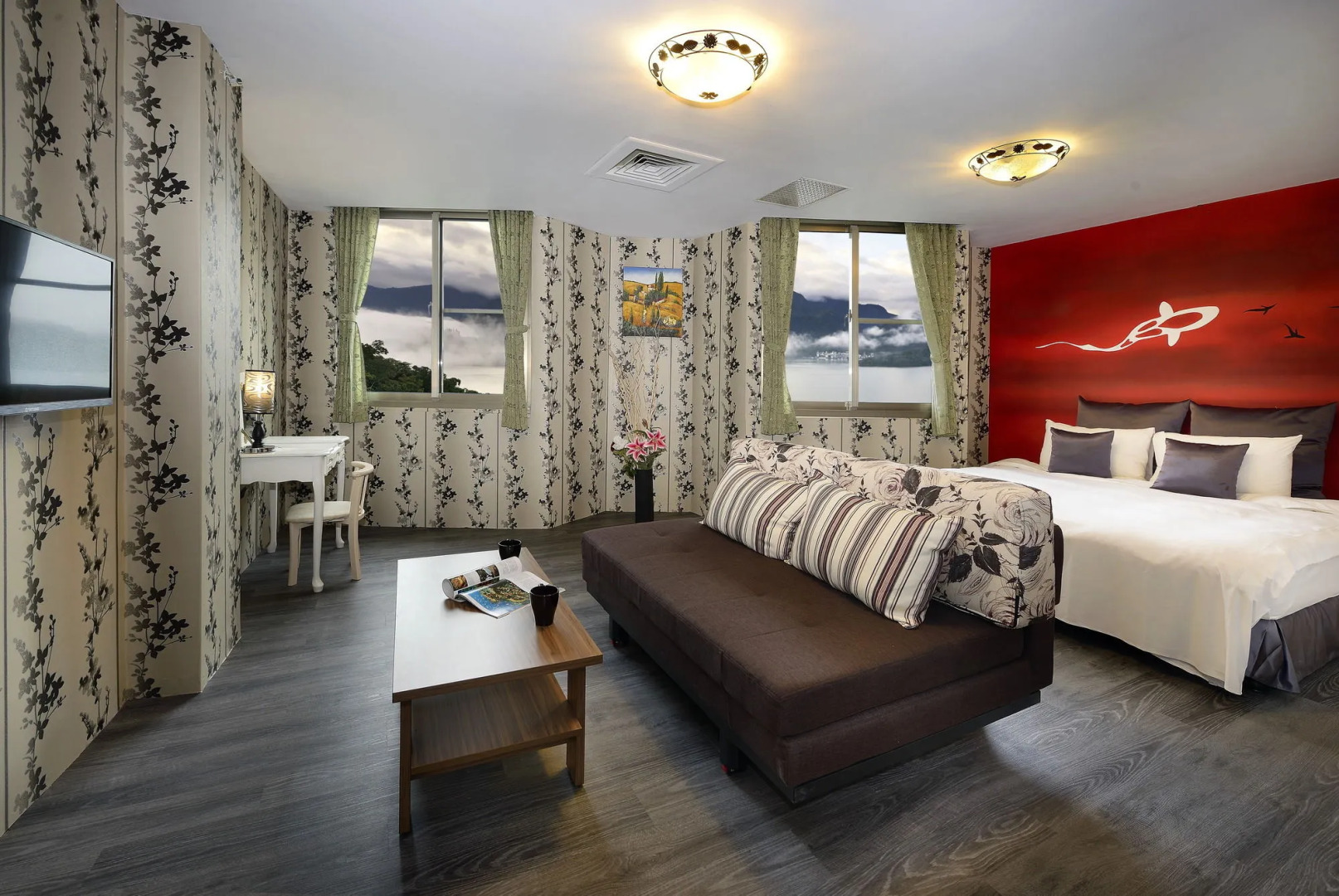 SunMoonLake Loft Inn