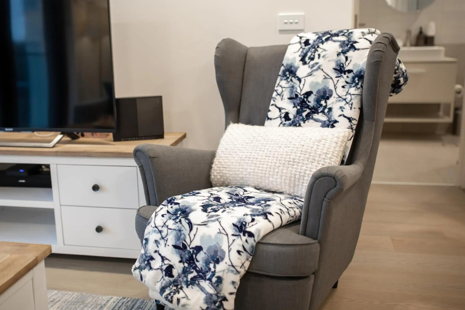 The Hamptons - Lux 2 Bed 2 Bath, Pool - Central Location