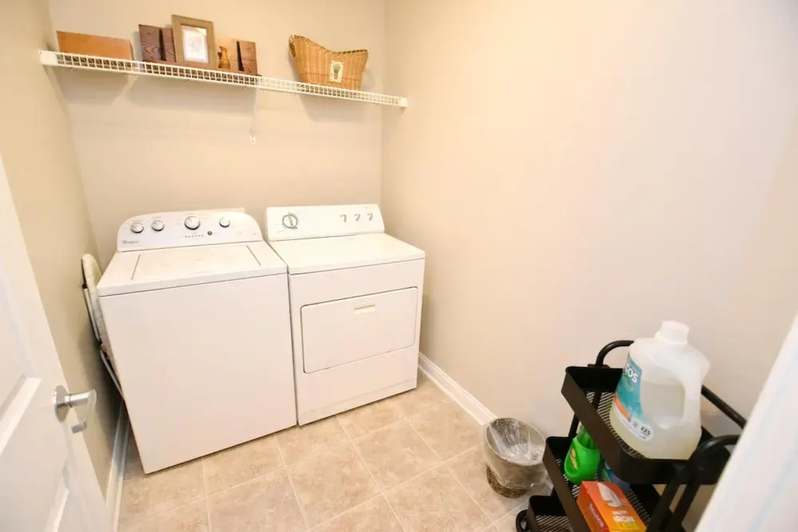 Walk to Notre Dame Spacious 3BR Townhome w Garage Family-friendly Amenities 123p