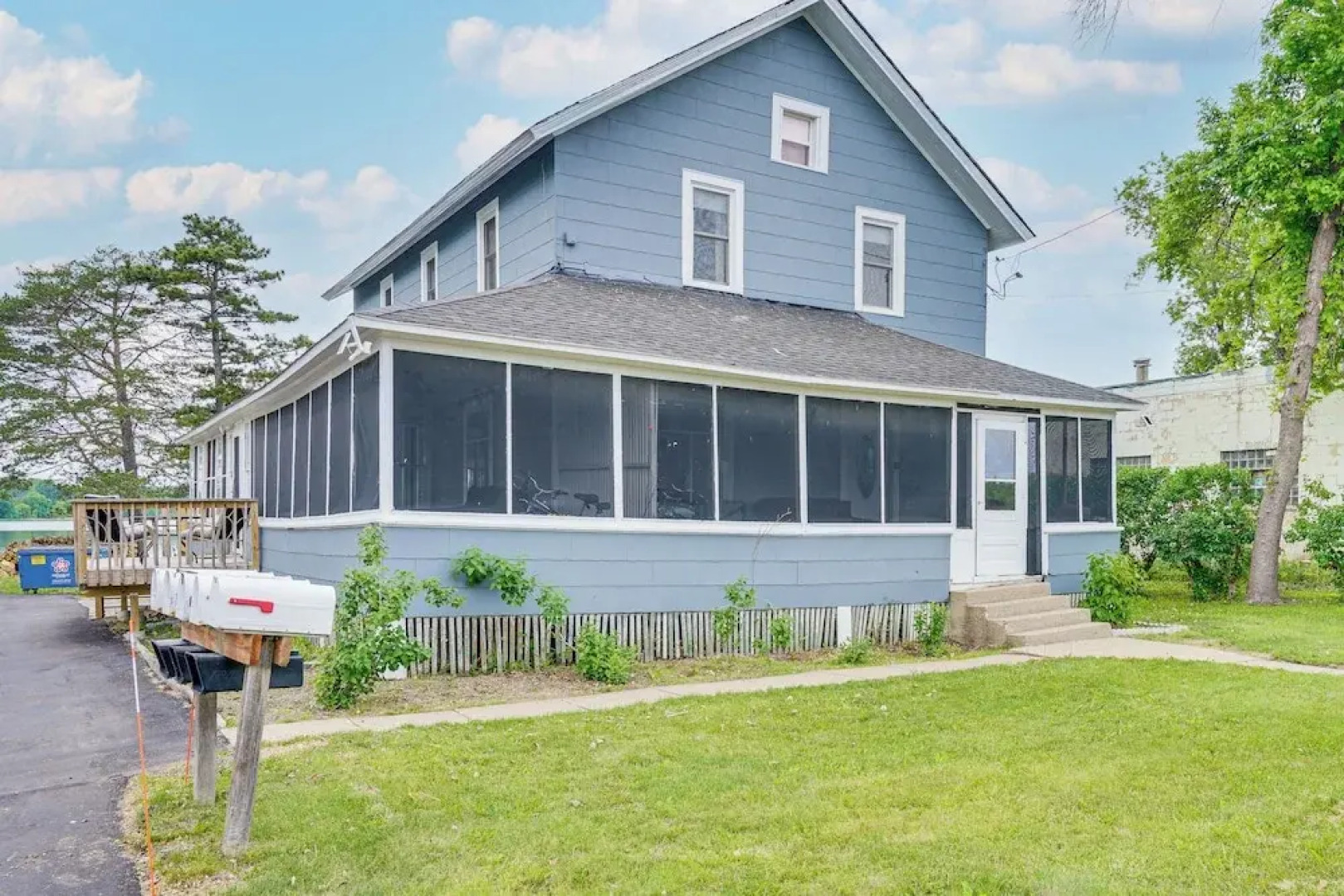 Snowmobile Trail On-site: Lakefront Mound Apt!