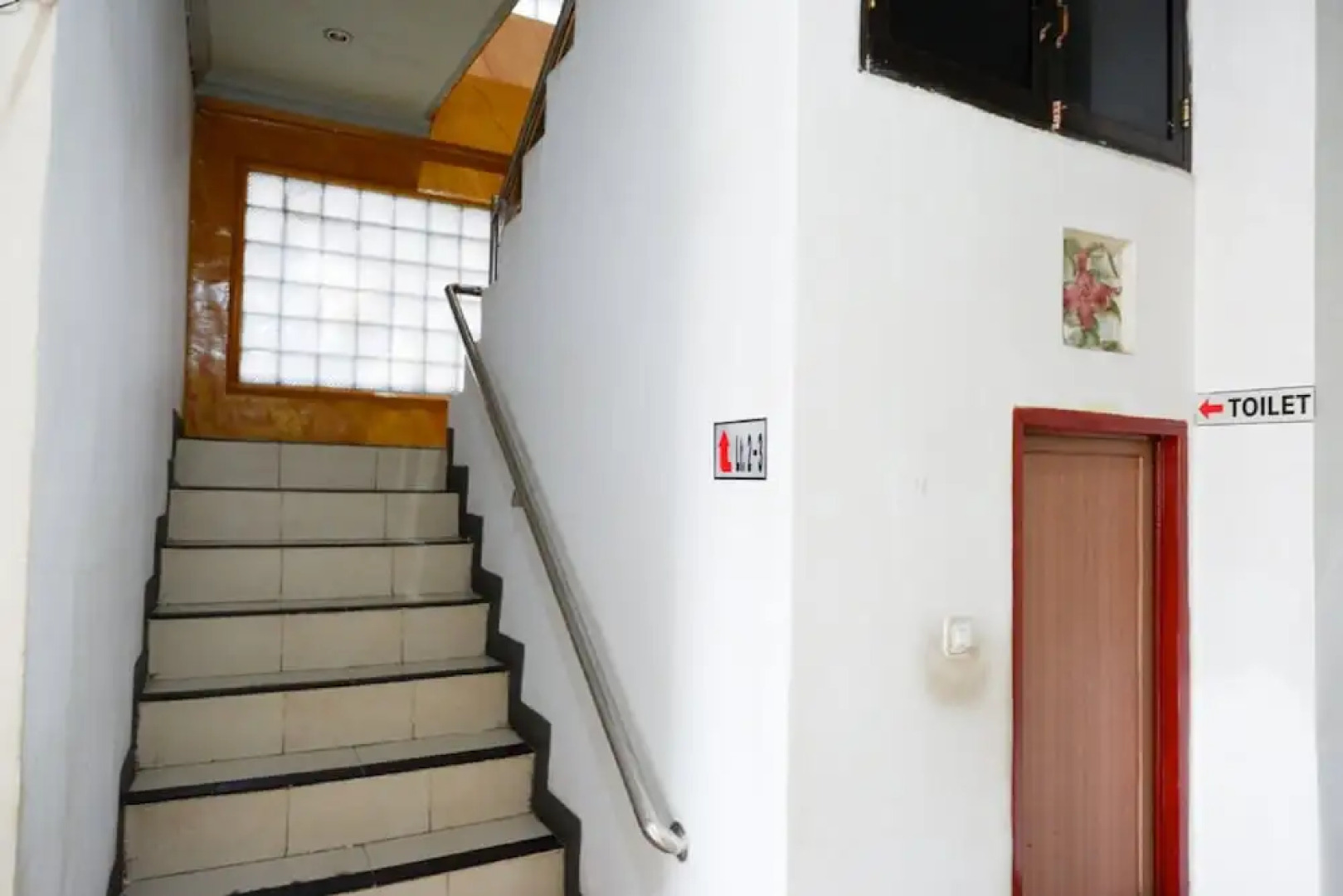 RedDoorz near Kamali Beach Bau Bau