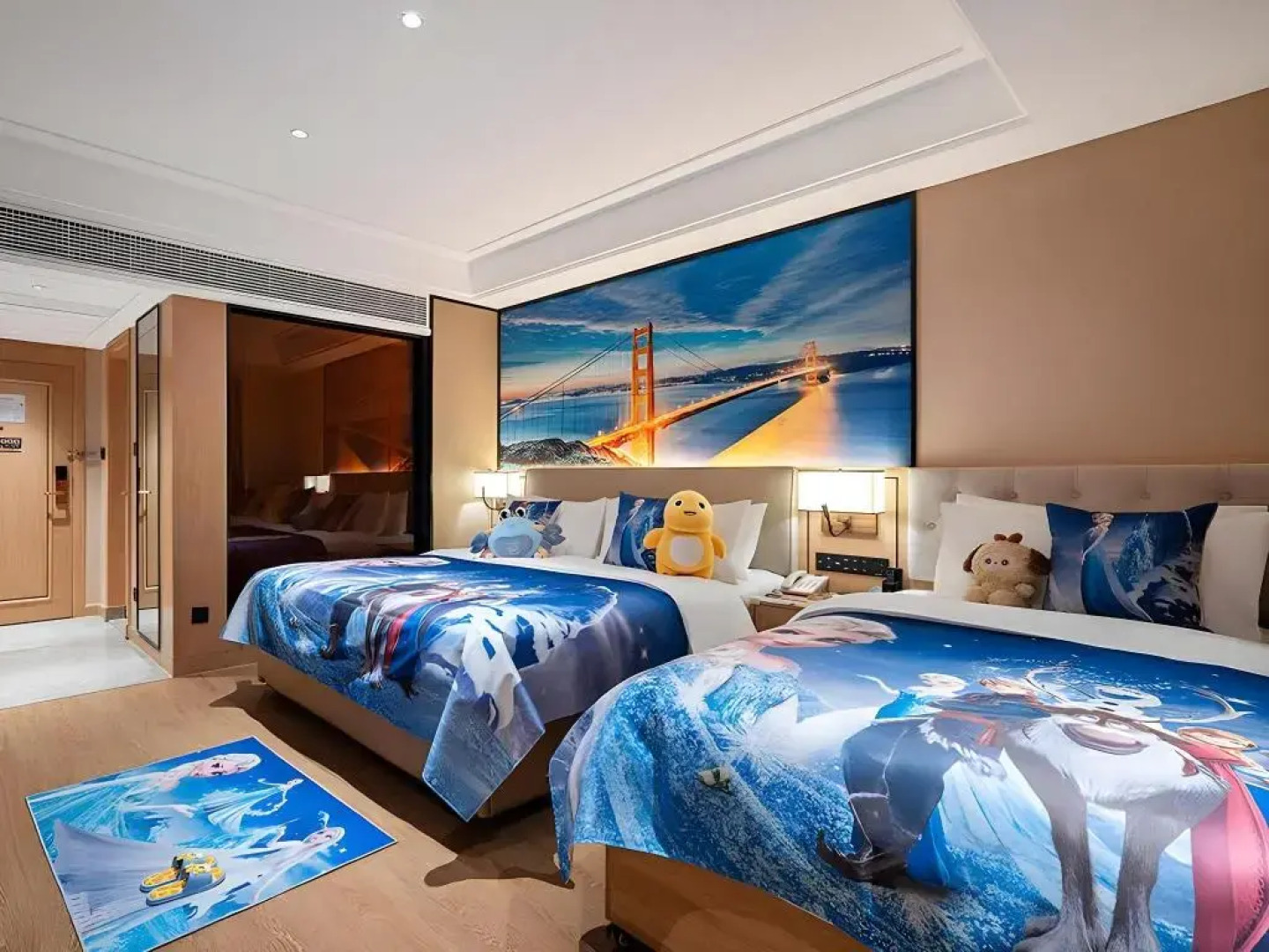 Vienna International Hotel (Luyi Passenger West Station)