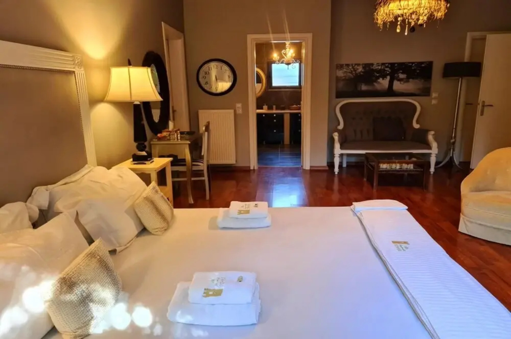 Pool Villa Vravrona Tower