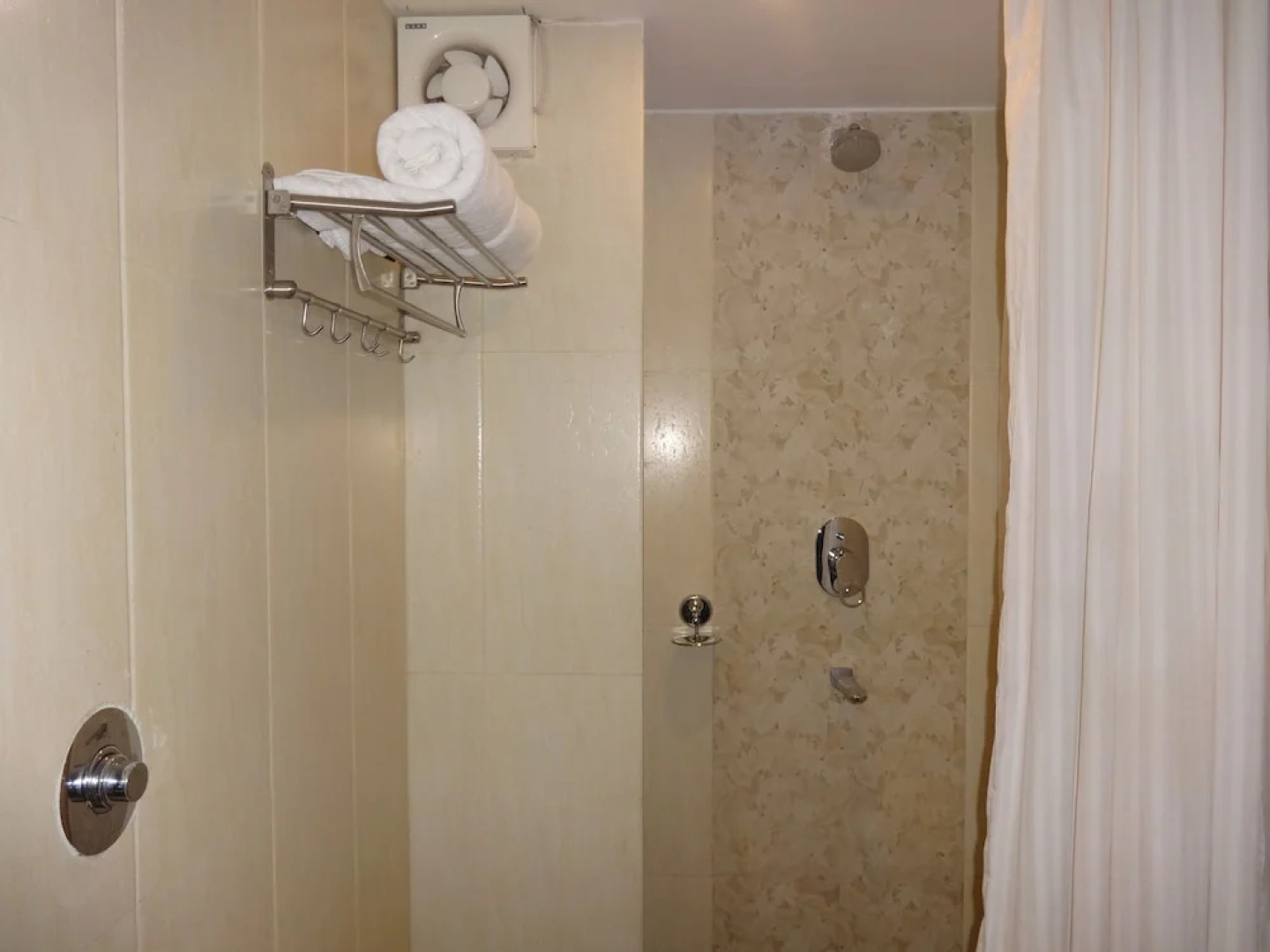 OYO Premium VIP Road