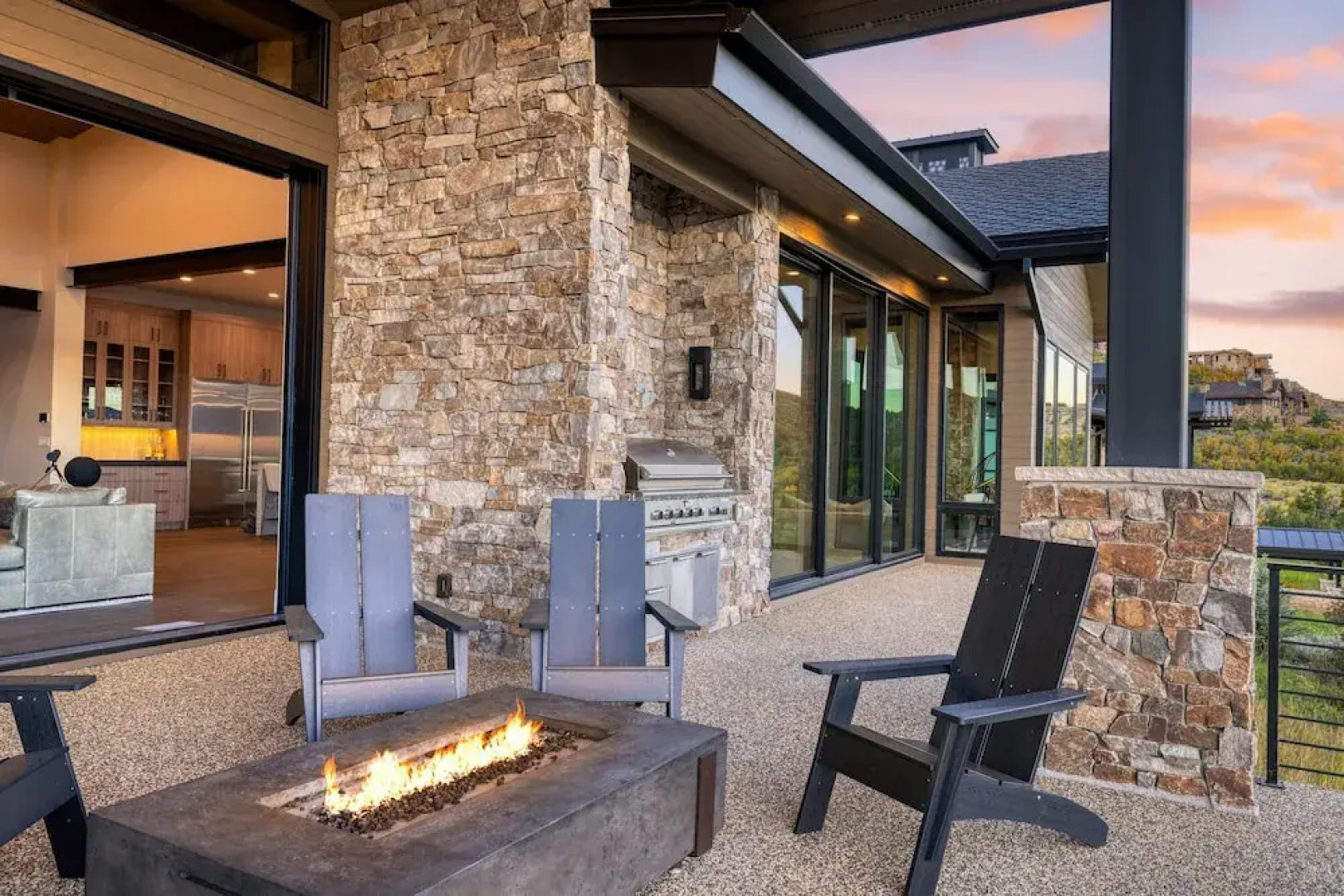 Reflection by Avantstay Sleeps 18 Lake Views Hot Tub Game Room