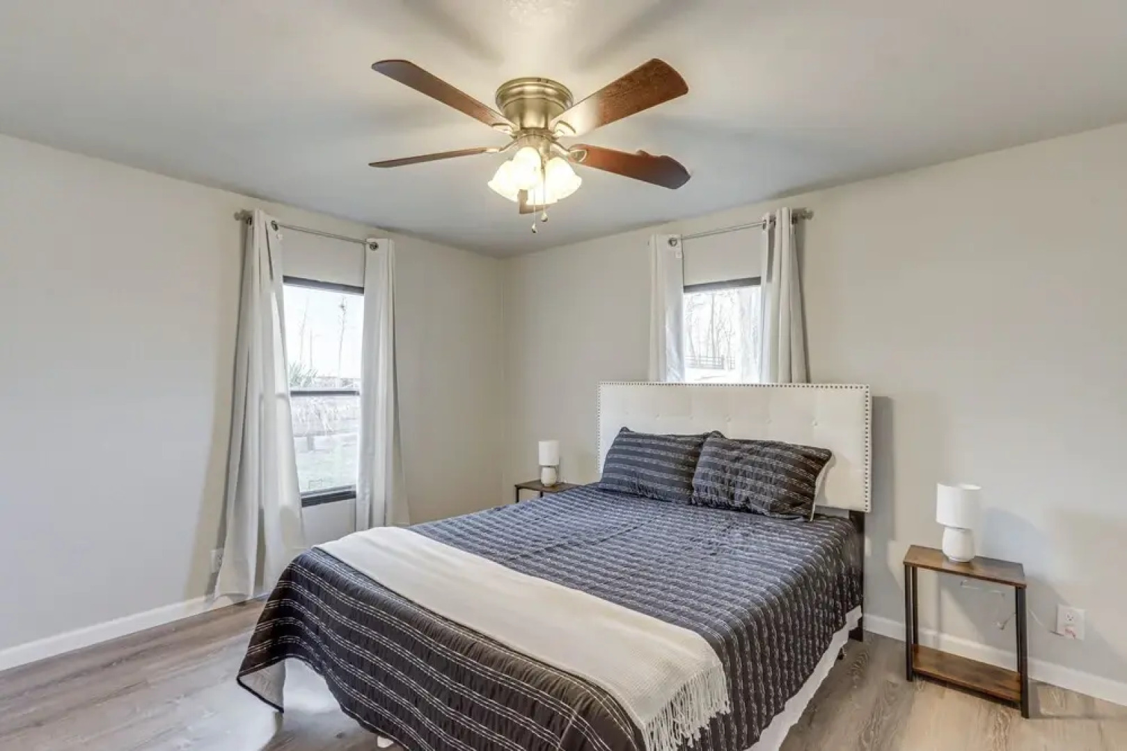 Lakefront Rogers Retreat w/ Grill & Spacious Deck