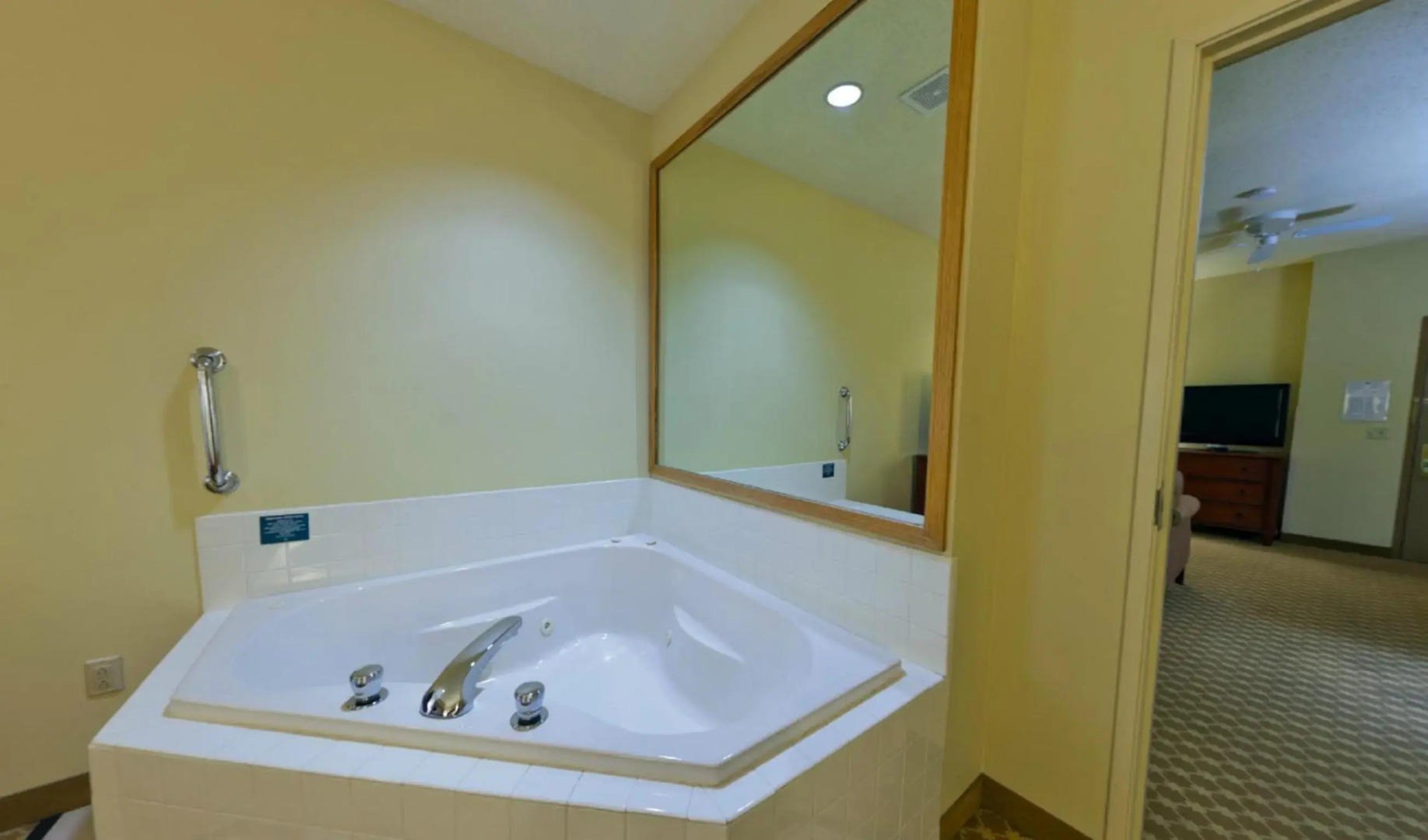 Country Inn & Suites by Radisson, Rock Falls, IL