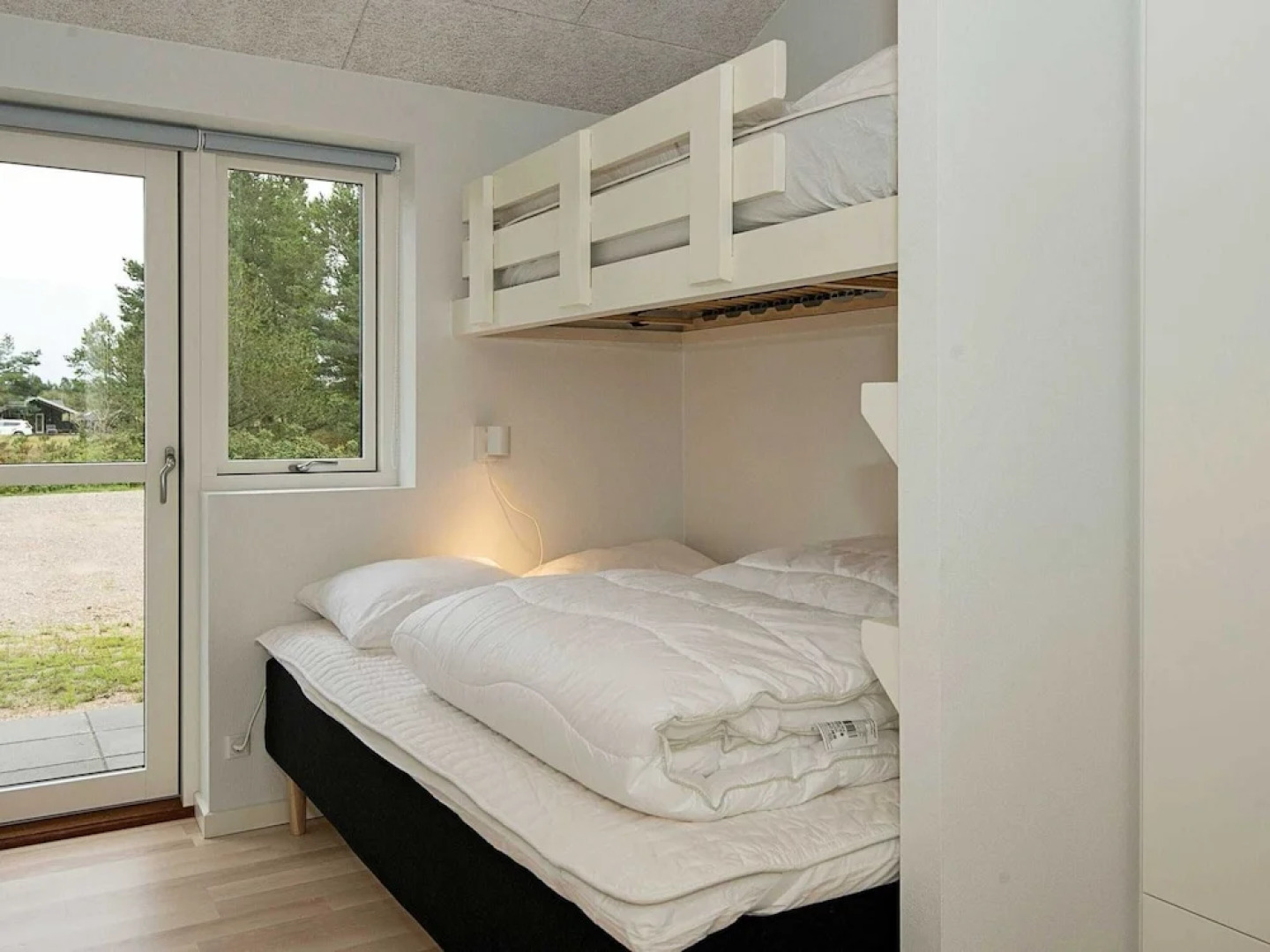 Spacious Holiday Home in Humble With Beach Nearby