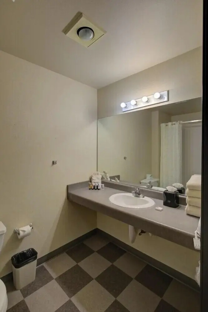 Pacific Sunrise Inn & Suites