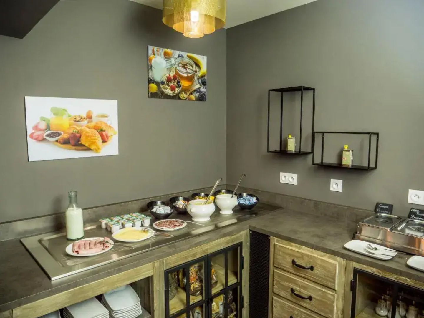 Отель Logis Hôtel Uzès Pont du Gard