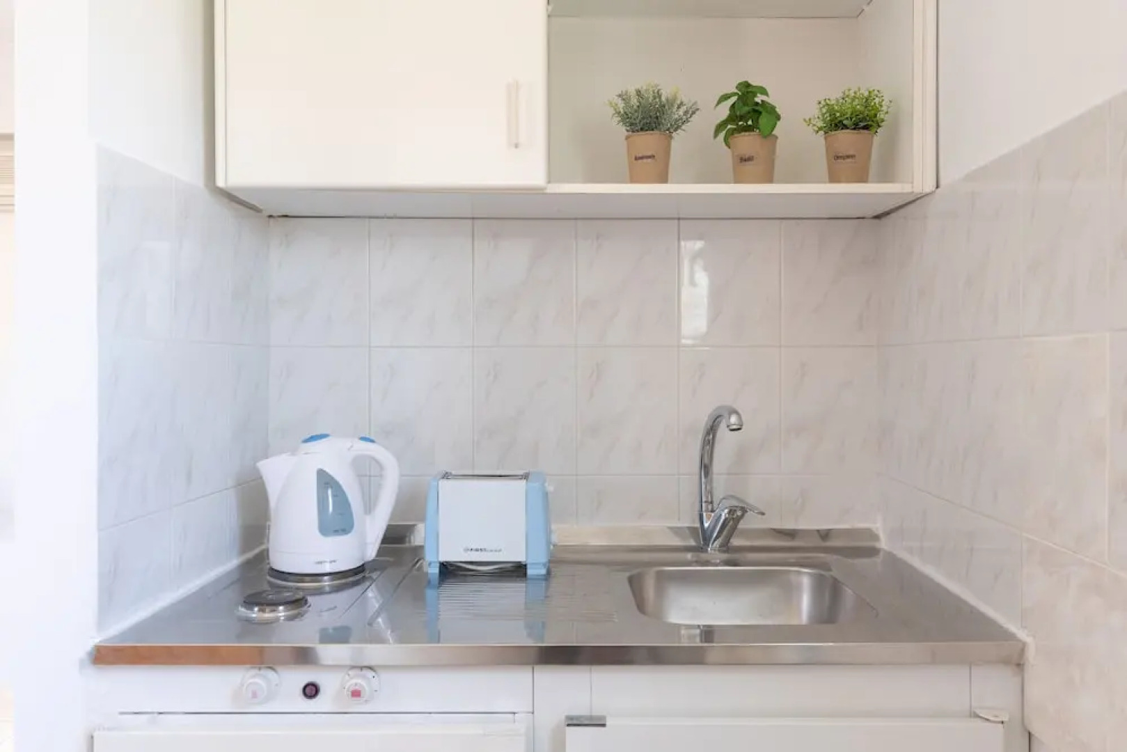 Dora Pool Studios by Konnect