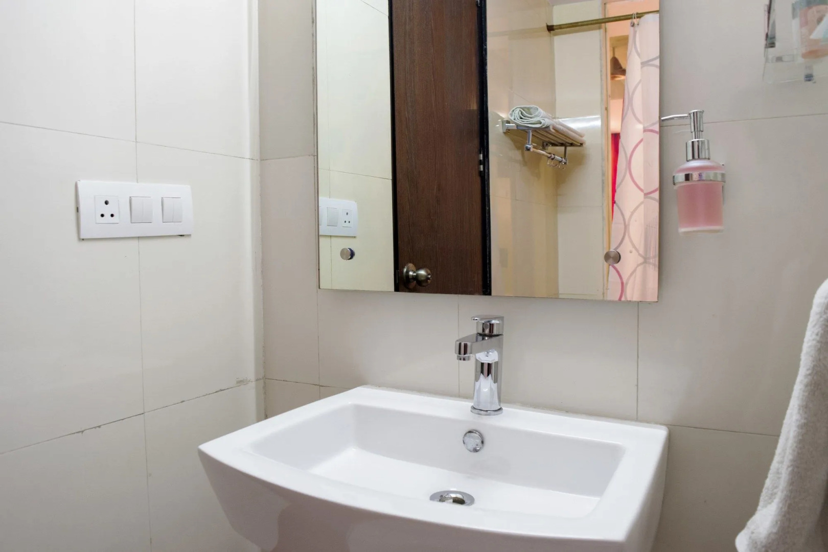 Fabhotel White Castle Sez