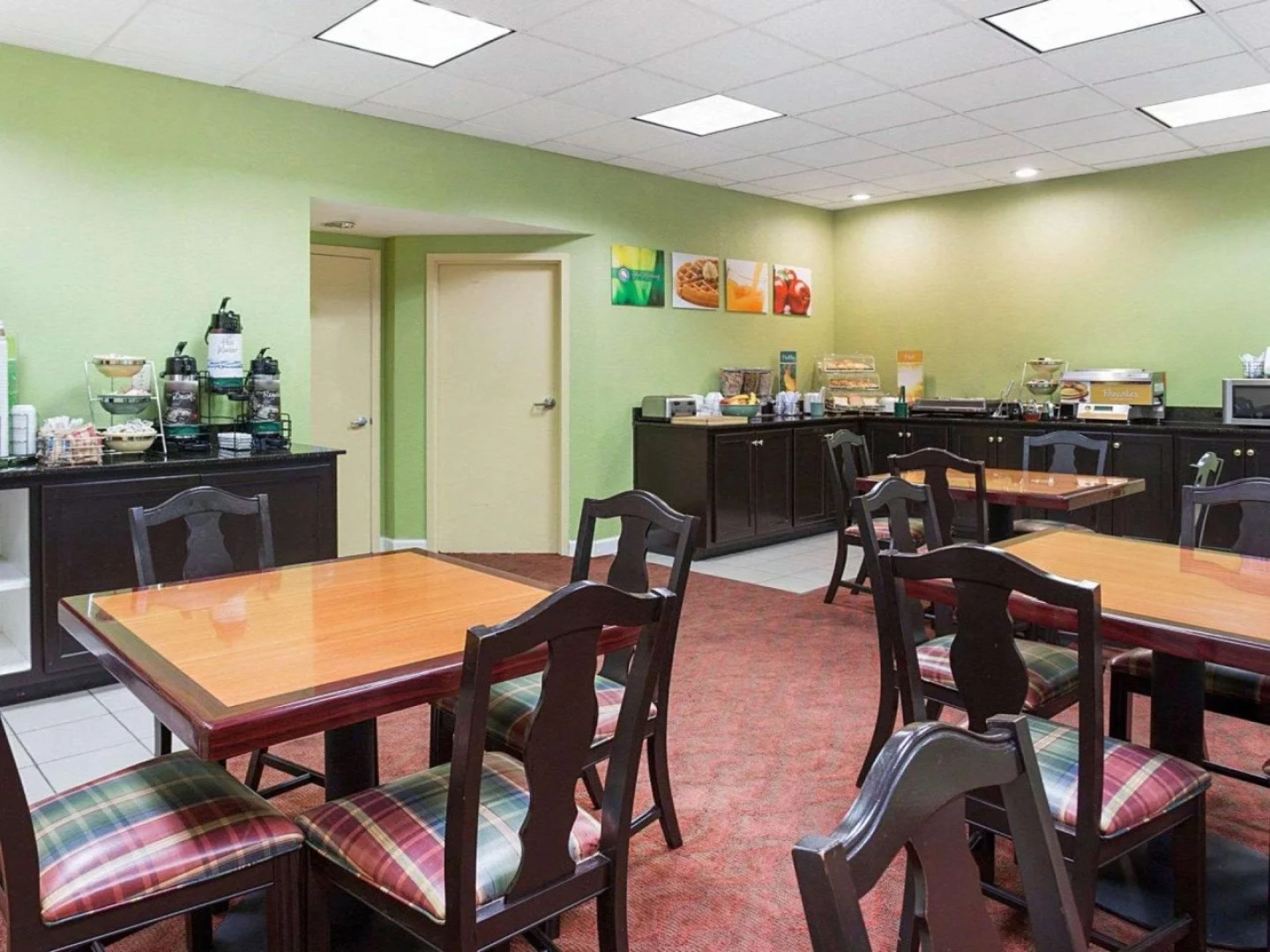 Quality Inn & Suites near Six Flags - Austell