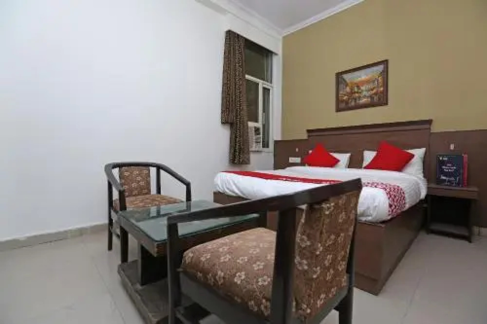 OYO 13672 Hotel Dhruv