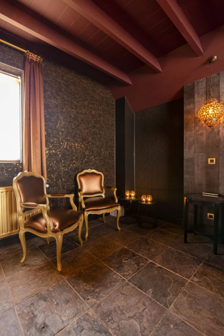 Love Hotel Domaine 10