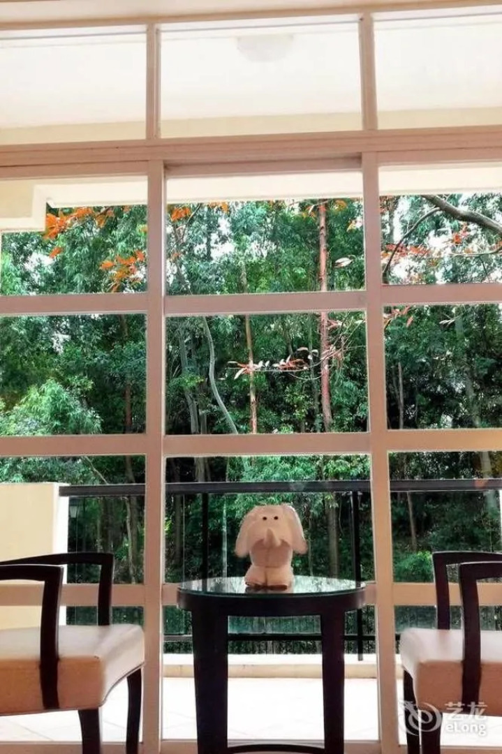 Clifford Golden Lake Hotel