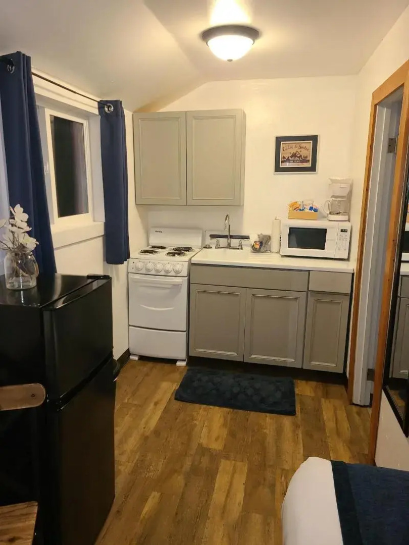 Lamplighter Cabins & Suites