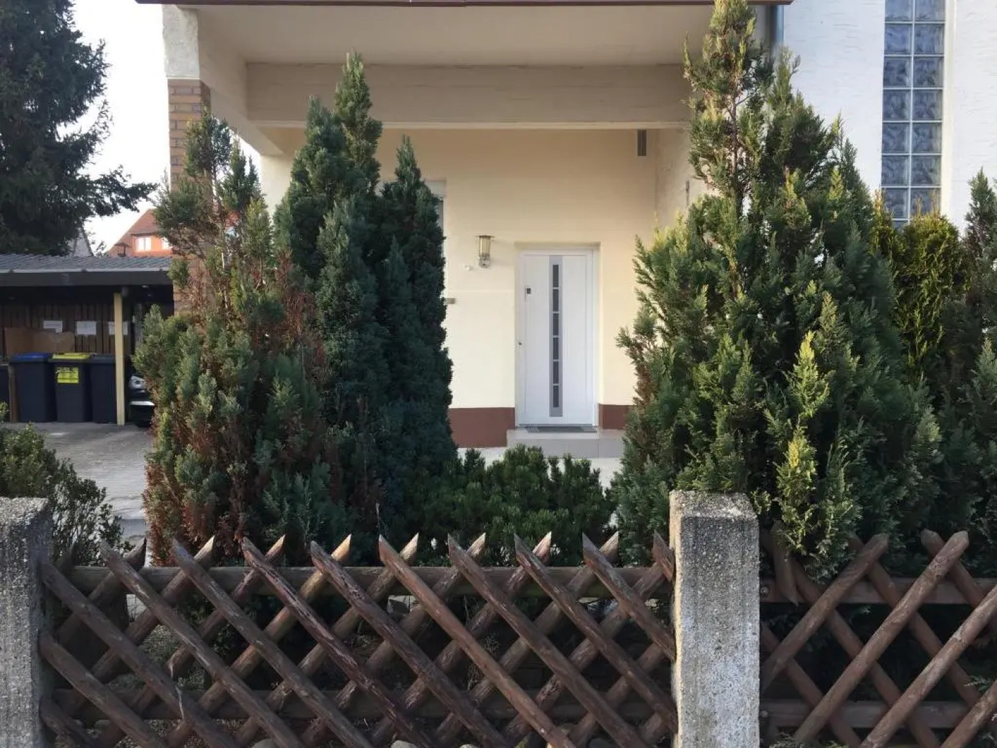 Exclusive Airport Apartment