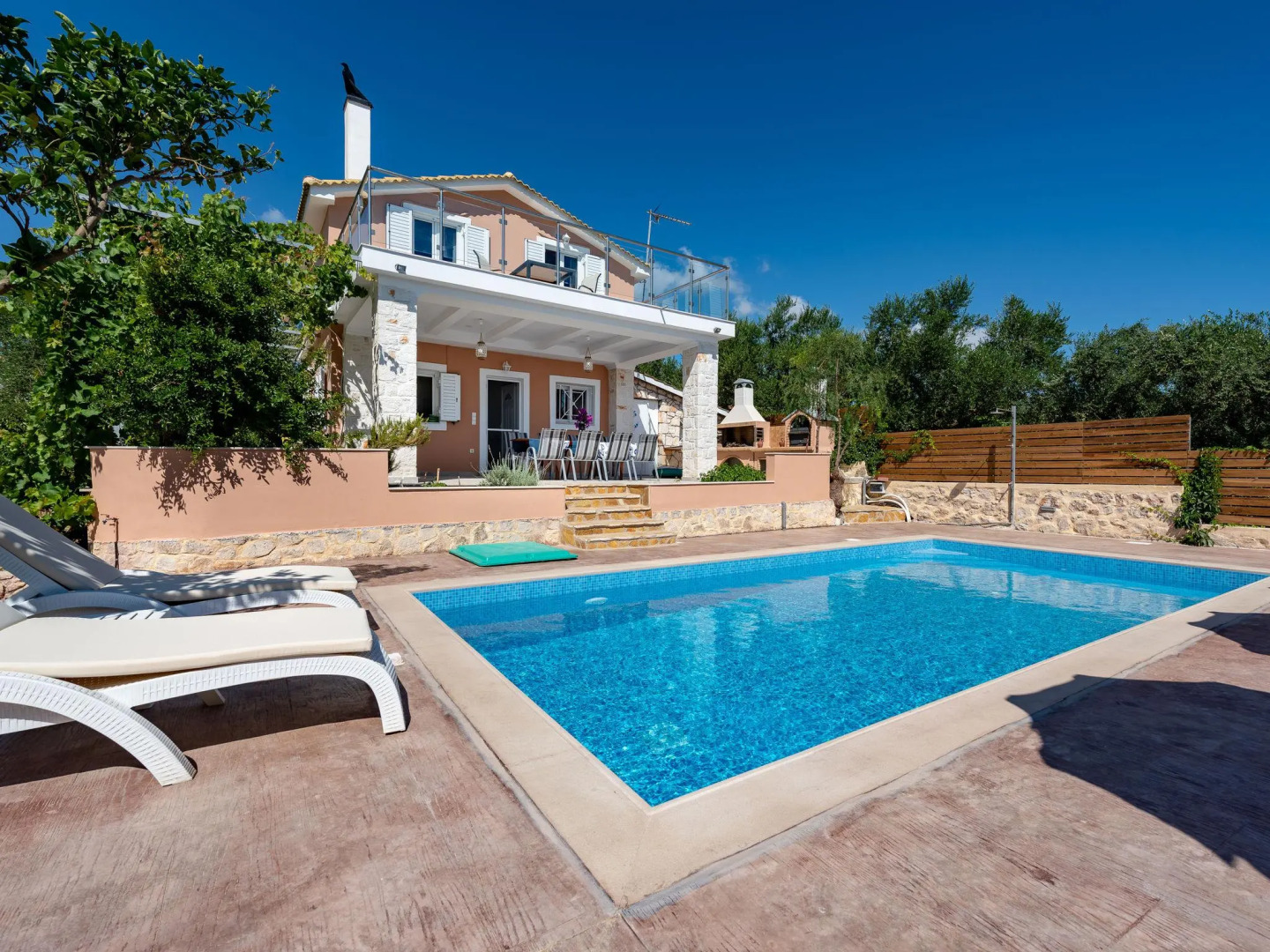 Villa in Zakynthos With Private Pool & Views