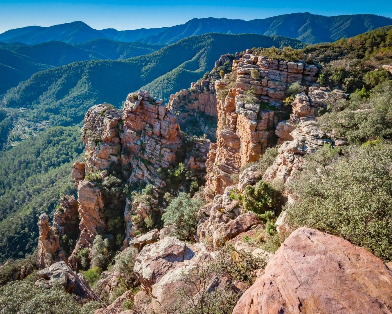 Masía de San Juan Casas Rurales con piscina y vistas a la montaña