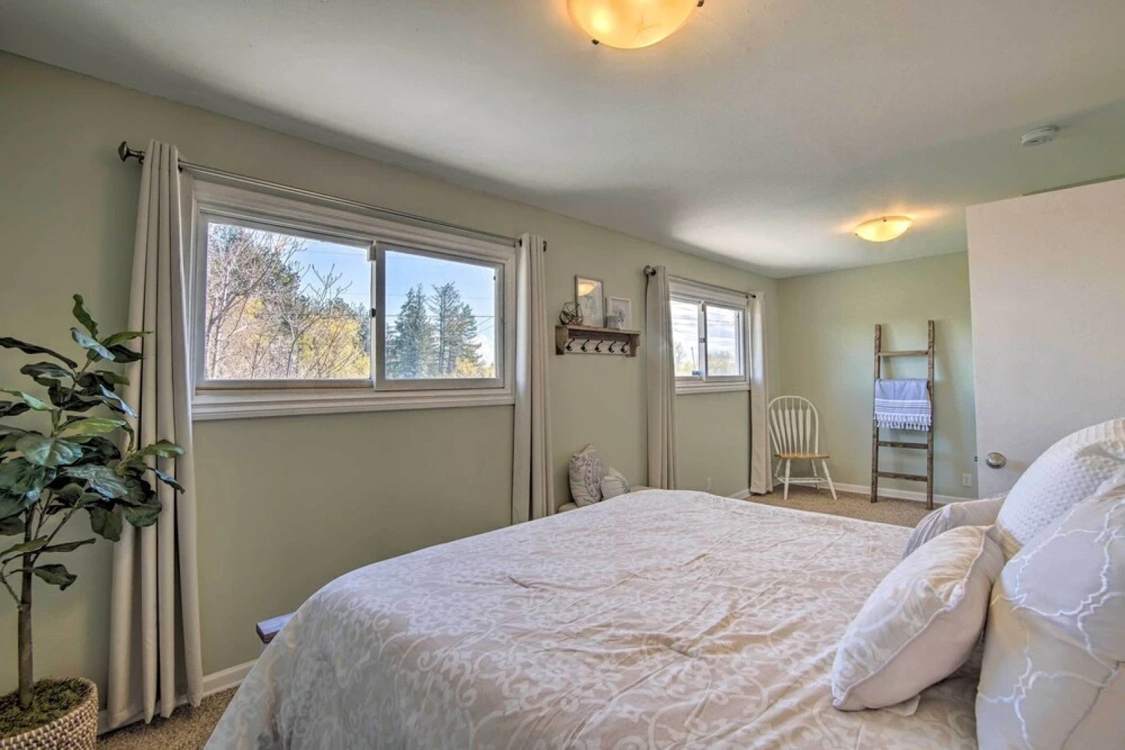 Ellensburg Home w/ Mountain Views on 3 Acres!