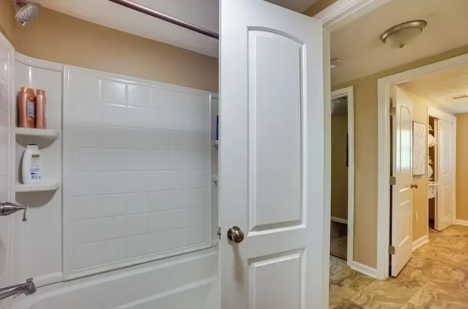 Pet-friendly Conroe Hideaway w/ Porch & Fire Pit