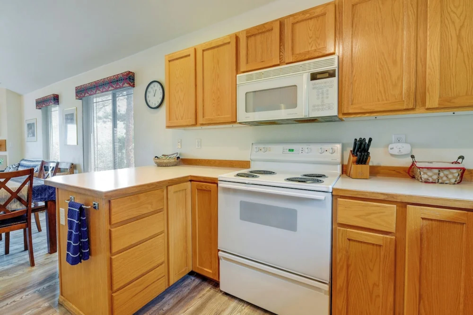 Resort-style Klamath Falls Home, Golf Course View!