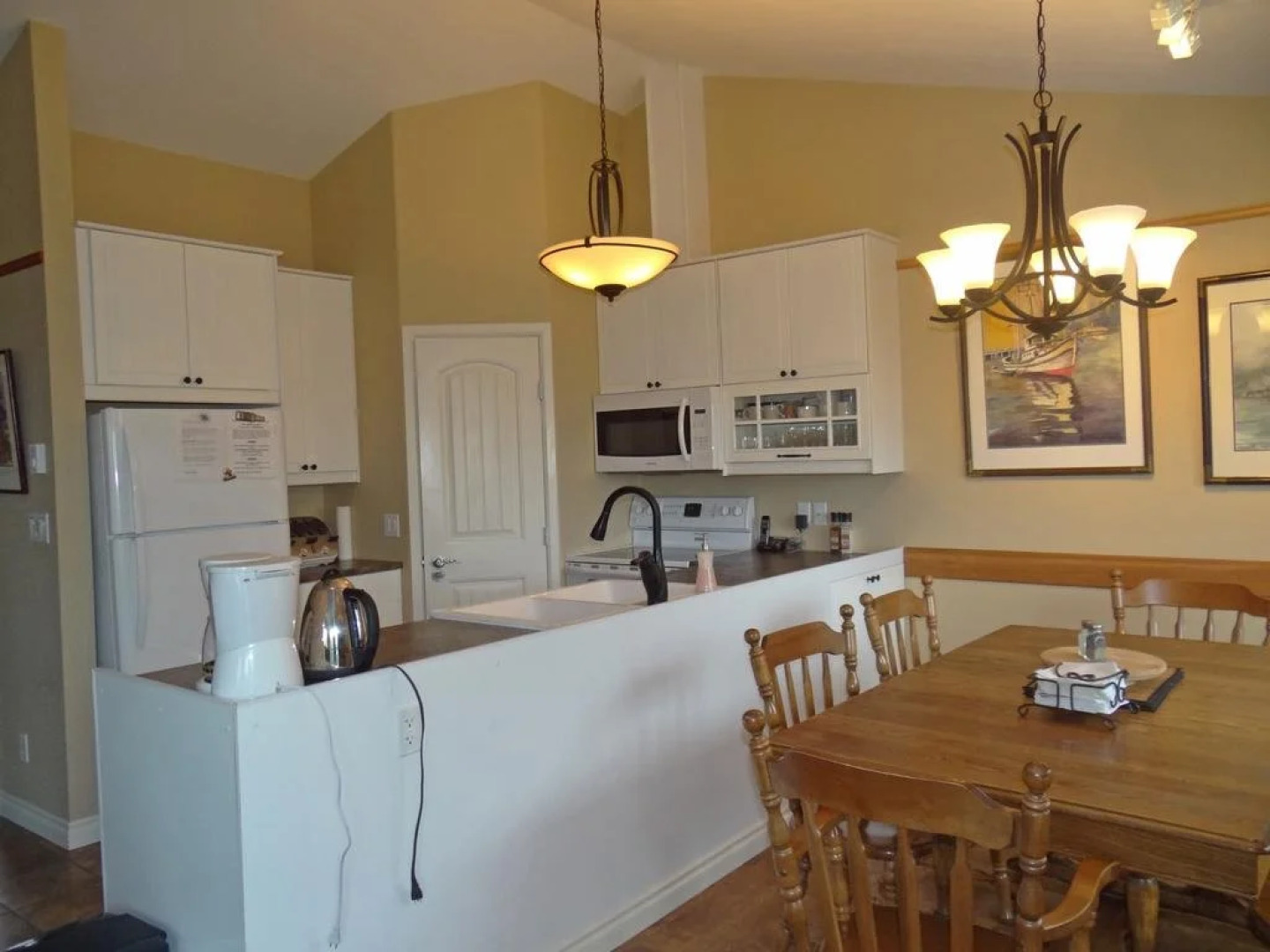 The Gallery House At Port Renfrew