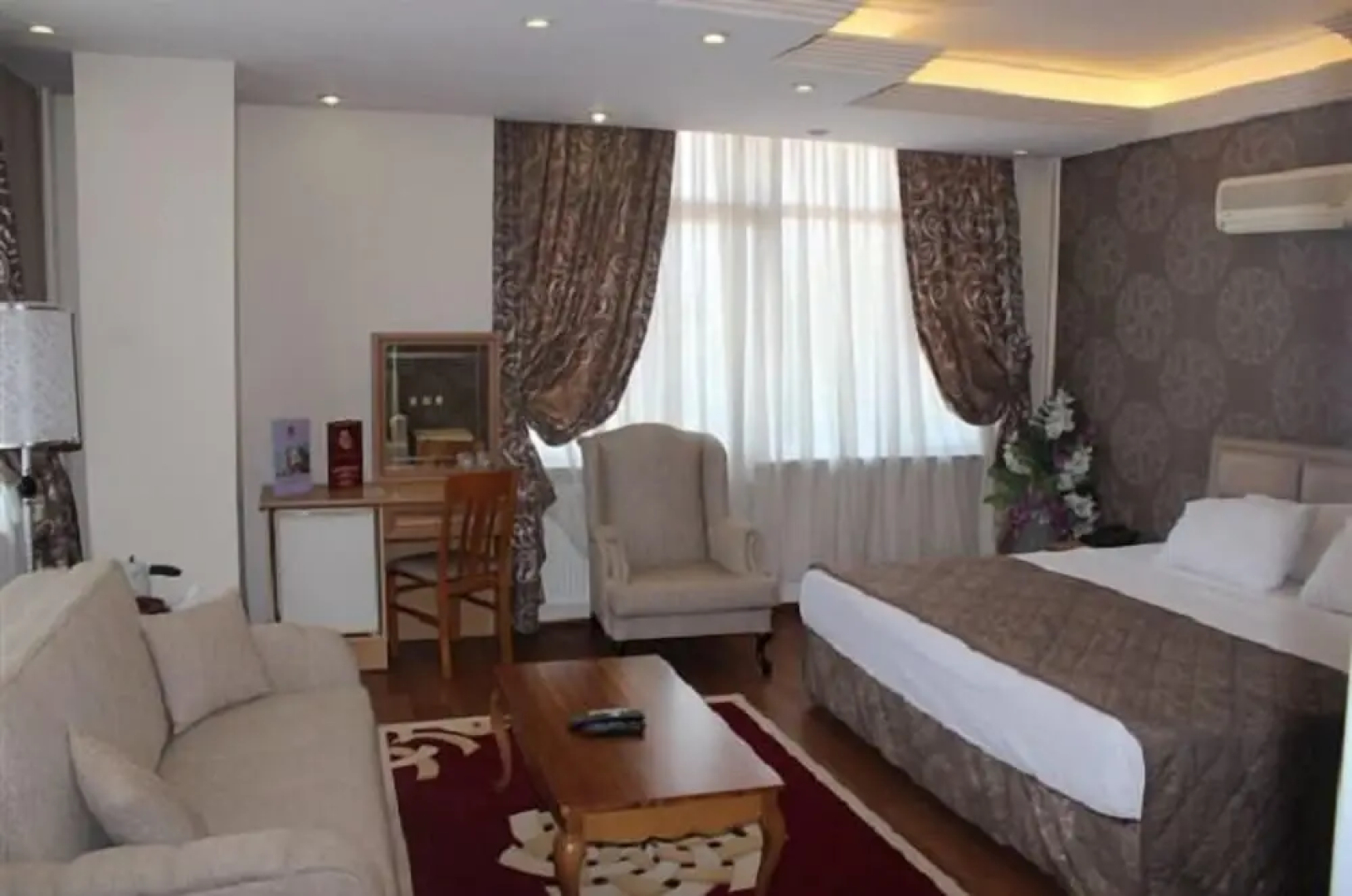 Grand Hotel Tesk