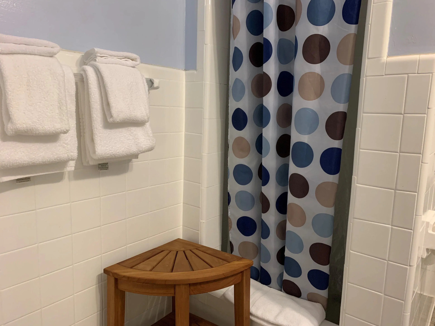 Vineyard Harbor Motel - Private Beach