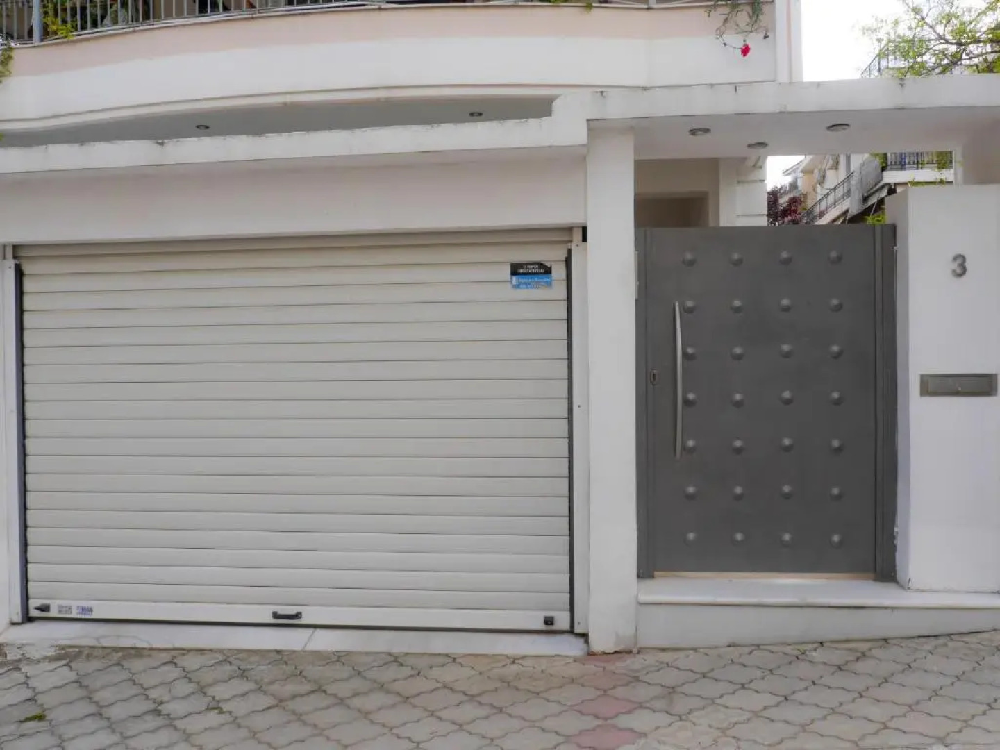 Garden Apartment next to the Mall -Private Parking