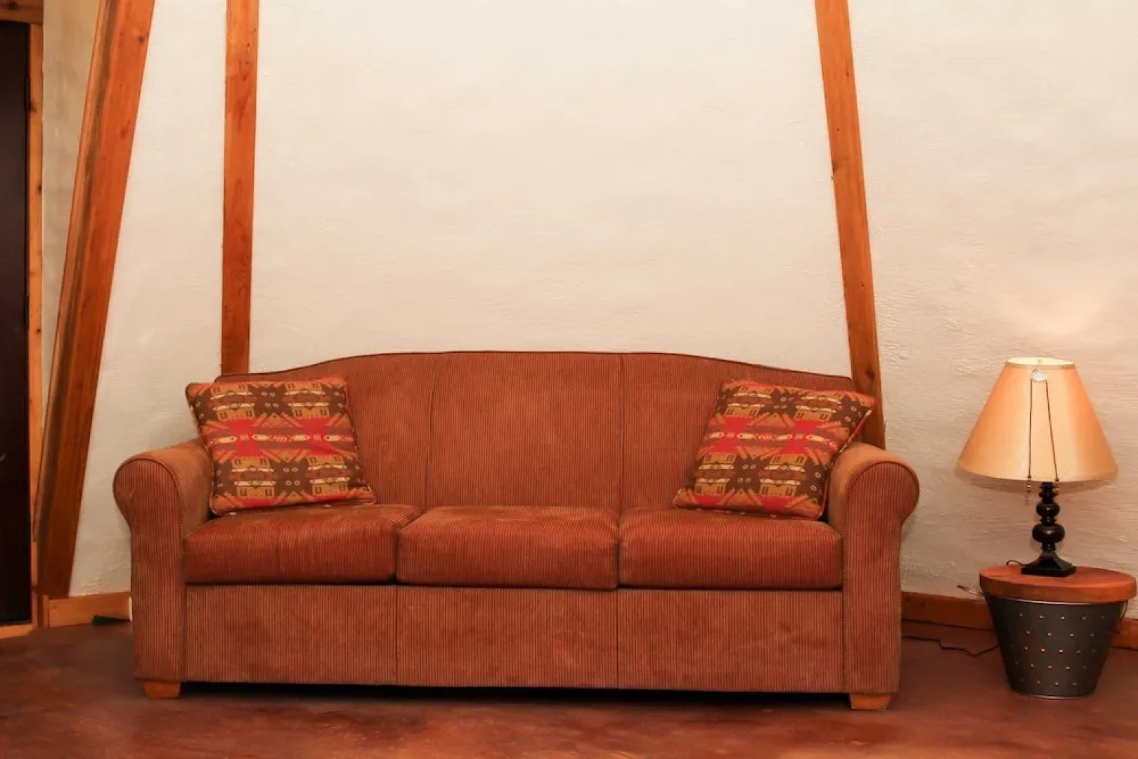 Geronimo Creek Retreat- Tipi 0 Bird Sings