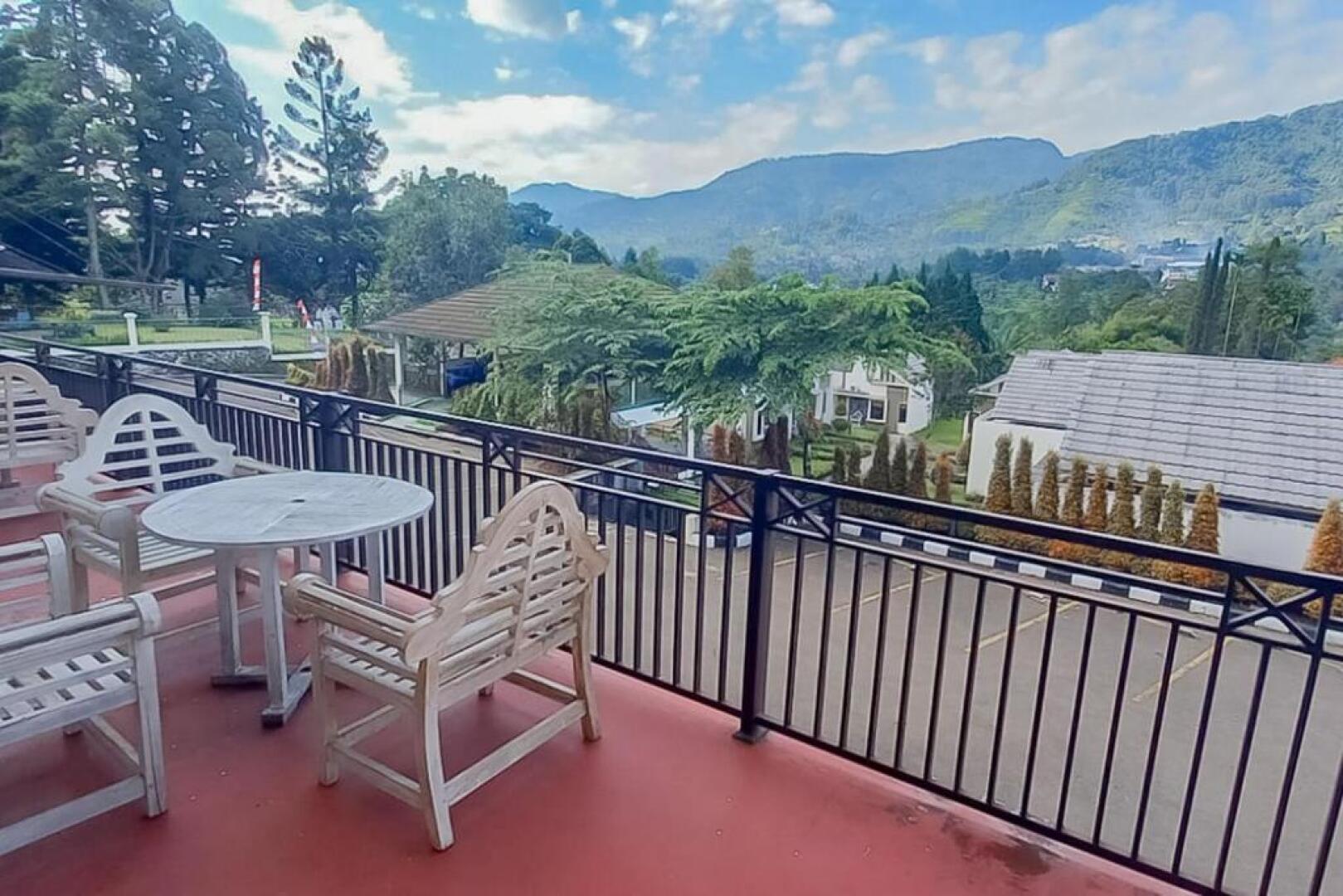 RedDoorz Premium @ Griya Inkoppabri Cisarua Puncak