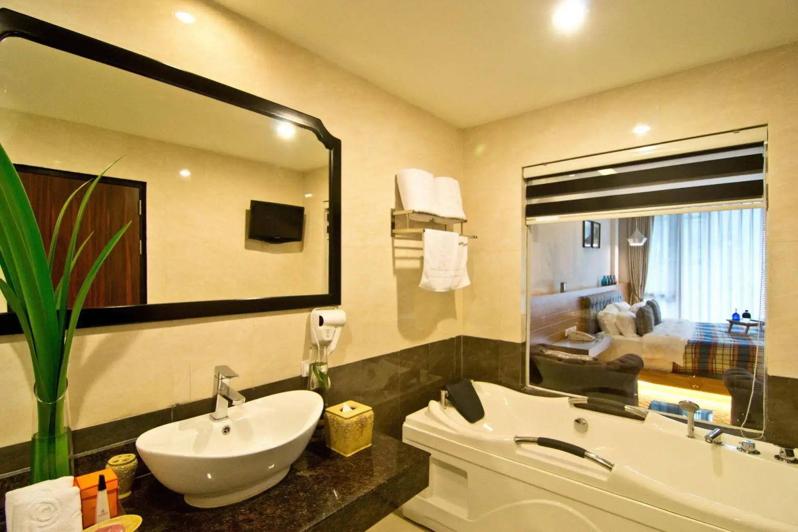 Rashmis Plaza Hotel Vientiane