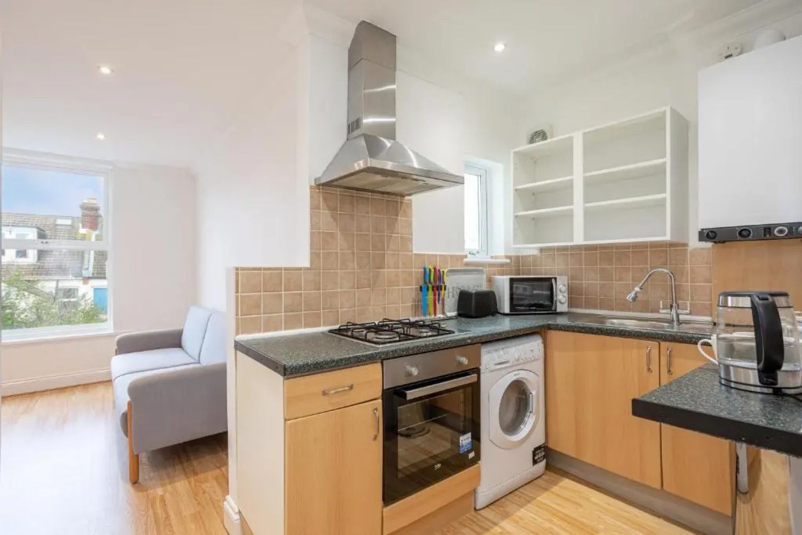 Luxury Granada Apartments - 1 & 2 bed FLATS Perfect for Contractors, Family, Students near Seafront