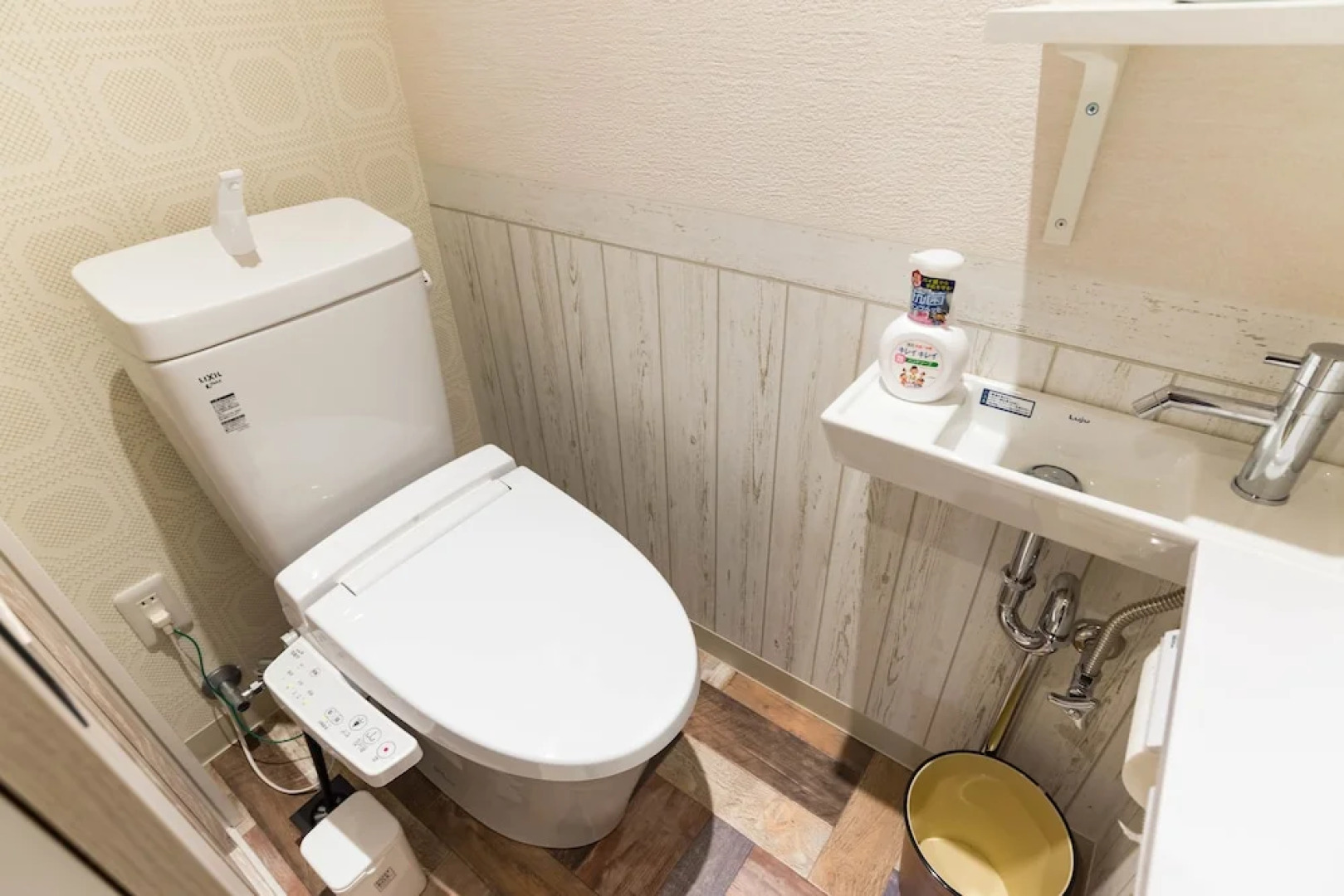 Guesthouse Akashi Hikaria - Hostel