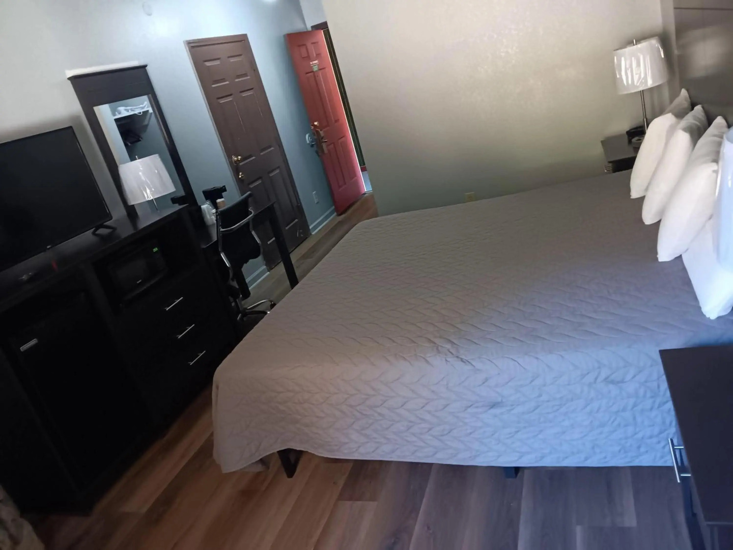 Hofbrau Riverfront Hotel