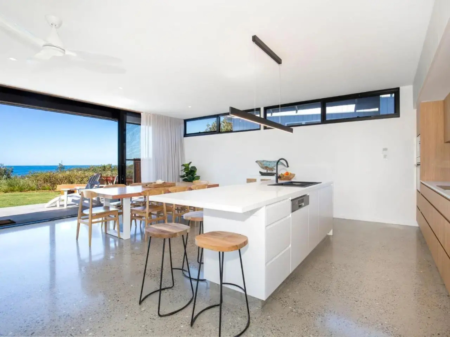 Banksia I Absolute Beachfront