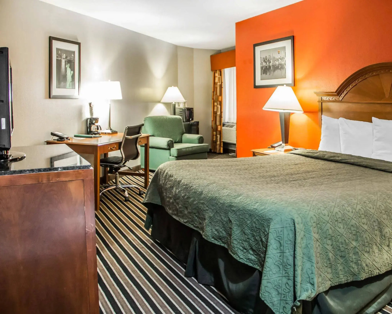 Quality Suites Tulsa I-44