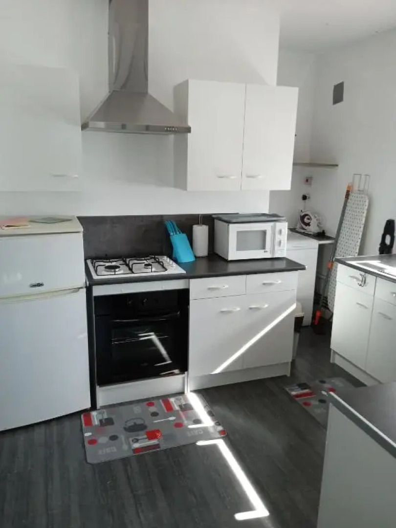 Appartement spacieux 10 mn plage wifi stationnement