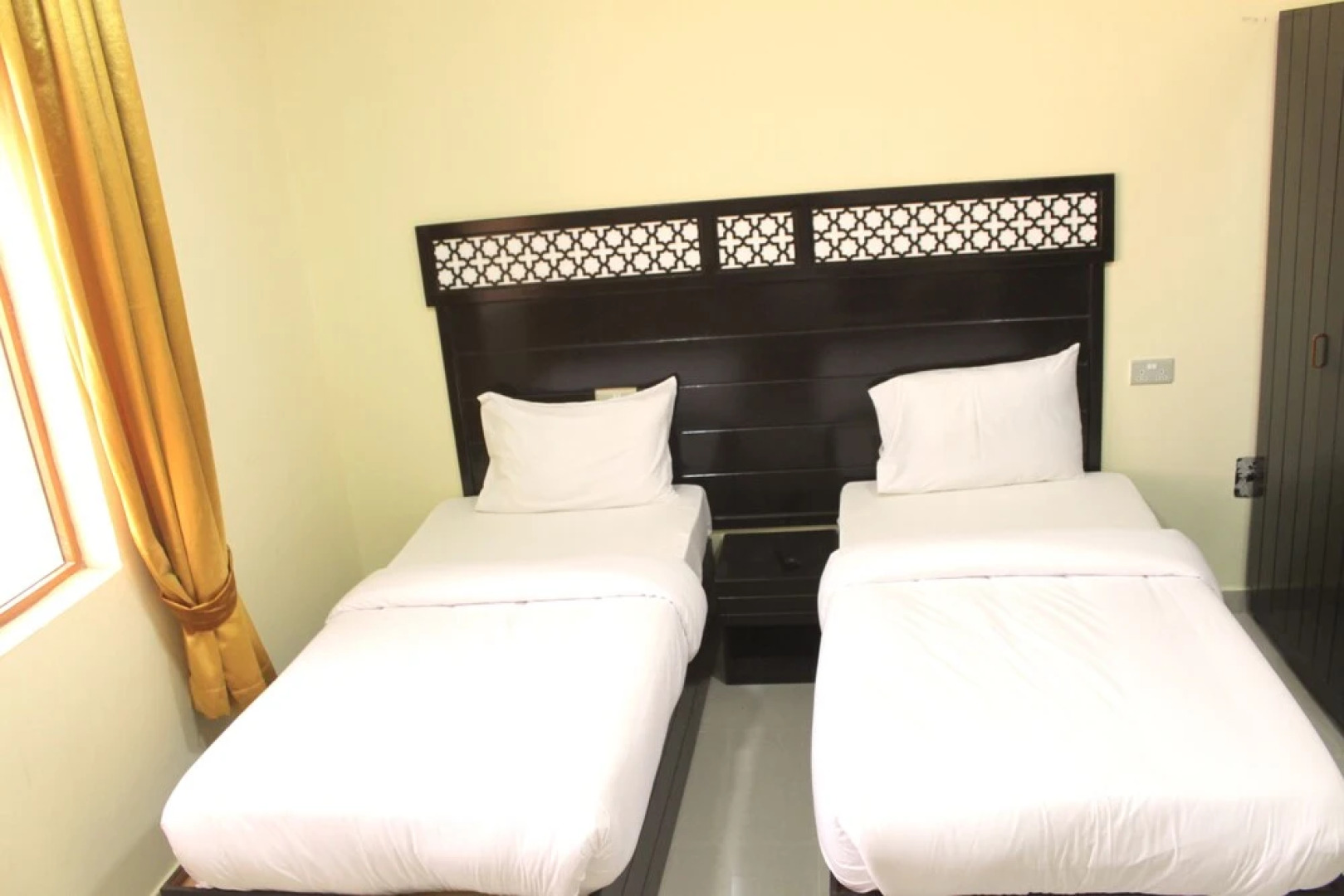 Super OYO 107 Ras Al Hadd Waves Hotel