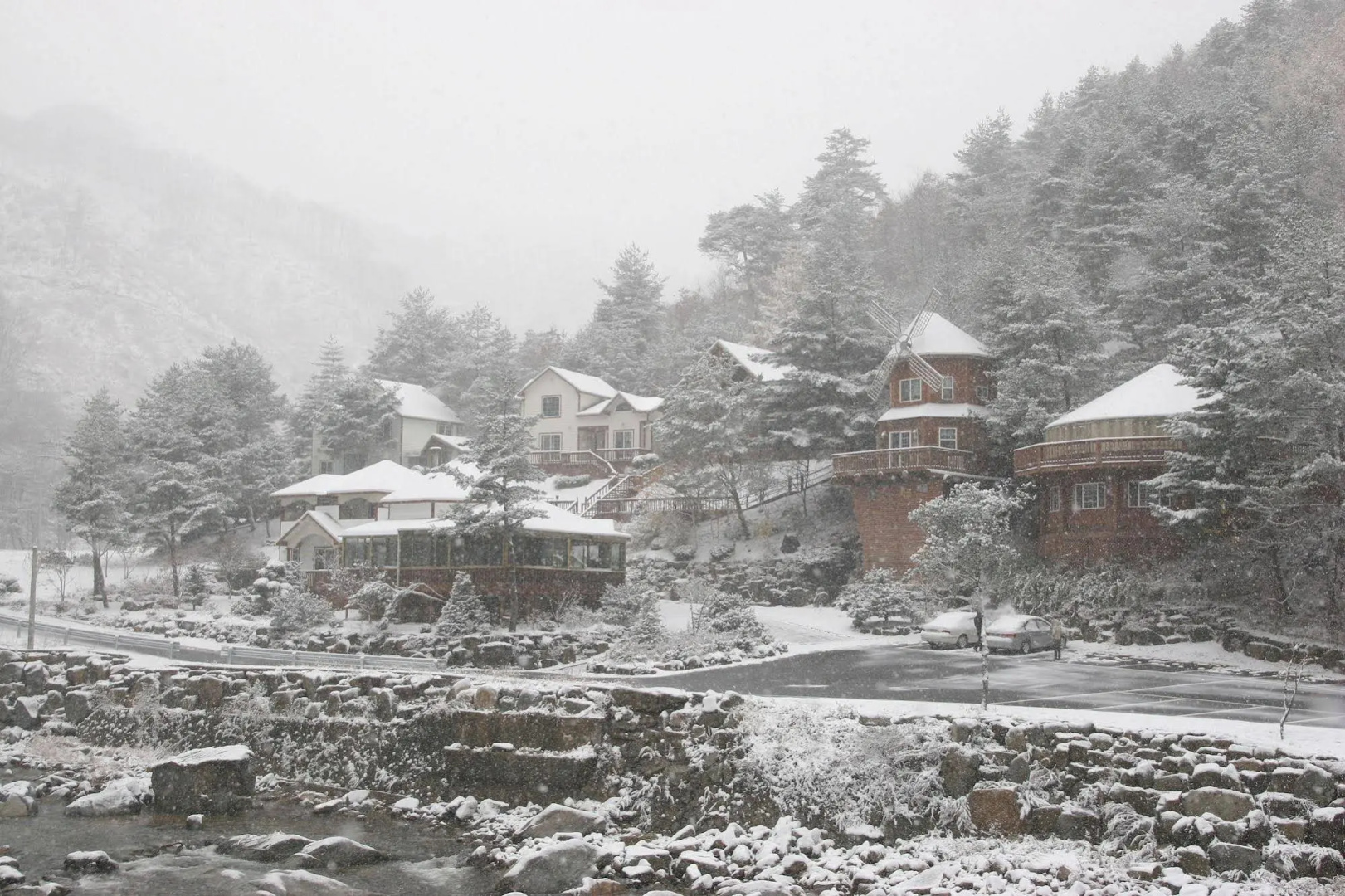 Spring Summer Fall Winter Pension